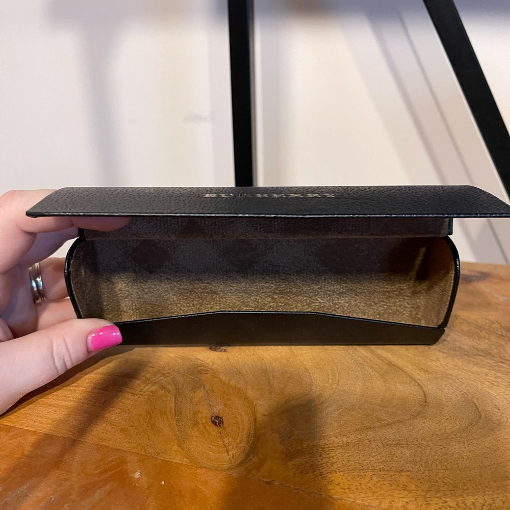Burberry Eyeglass Case - Picture 5 of 5